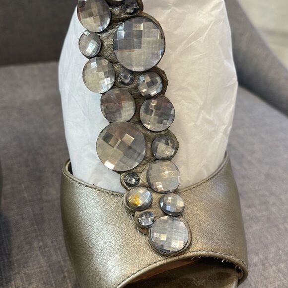 Vince Camuto Jeweled Platform Heel - Size 7.5 - Picture 10 of 10